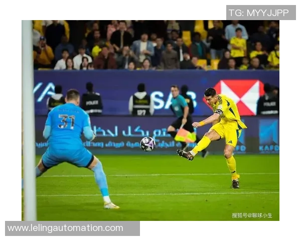 足球巨星同场竞技 展现非凡技艺与默契配合的精彩瞬间